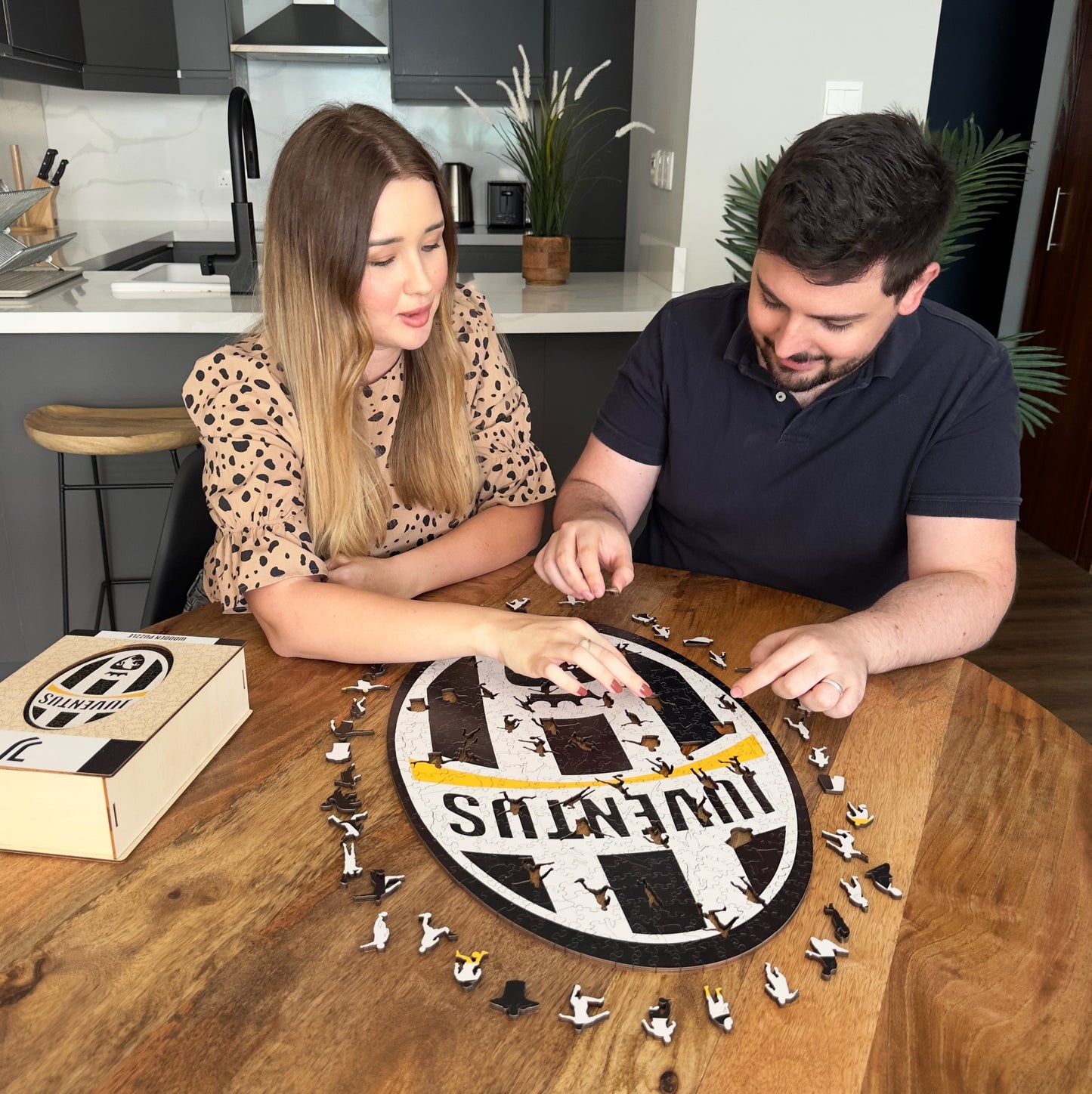 Juventus FC® Retro Logo - Wooden Puzzle